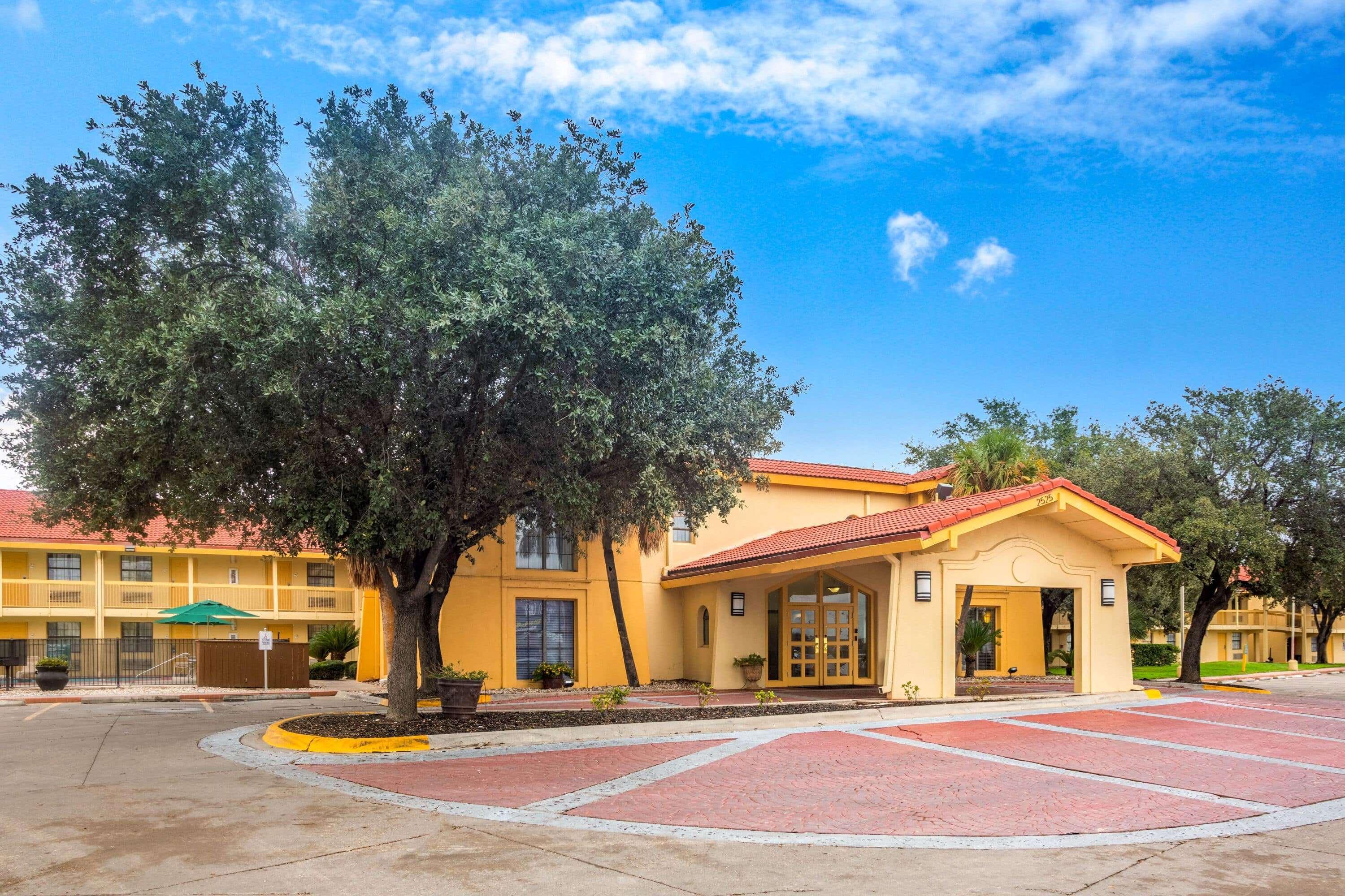 HOTEL LA QUINTA INN BY WYNDHAM EAGLE PASS, TX 3* (United States) - from US$  97 | BOOKED